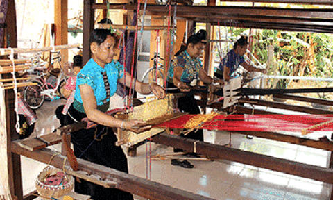 Gìn giữ nghề dệt thổ cẩm của người Thái ở Sơn La
