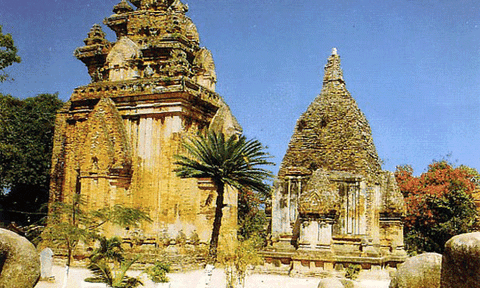 Khám phá thành cổ Trà Kiệu