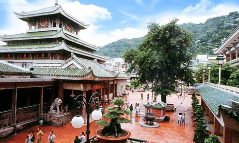 Những ngôi chùa người dân miền Nam thường đi tạ lễ cuối năm