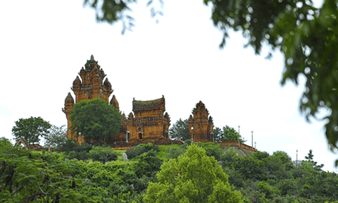  Tháp Po Klong Garai di tích kiến trúc nghệ thuật
