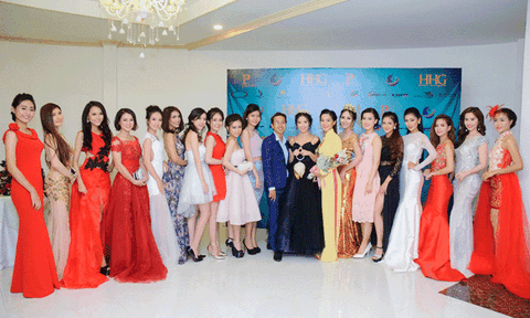 Dàn thí sinh xuất hiện ngày ra mắt Top 20 Duyên dáng Công sở 2016