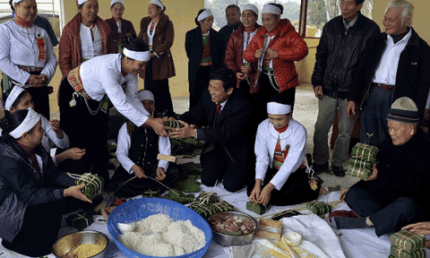 Tới Làng Văn hoá - “Gói bánh chưng xanh cùng người nghèo ăn Tết”