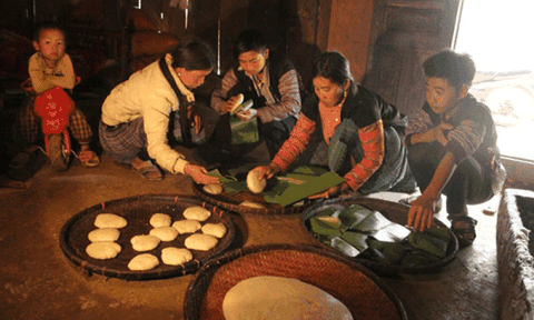 Ý nghĩa của những chiếc bánh dày trong ngày Tết người Mông