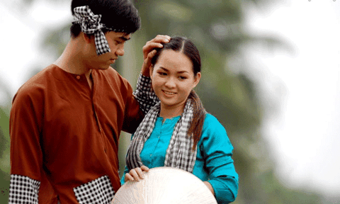 Chiếc khăn Rằn gắn liền với người con gái miền Tây