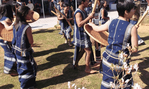 Tiên phong bài trừ mê tín dị đoan 