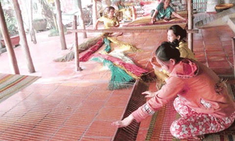 Mùa Tết ở làng nghề dệt chiếu Thành Thới B 