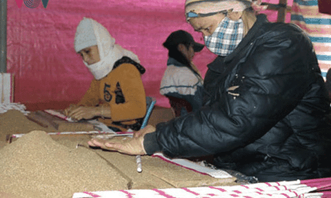 Rộn ràng Tết sớm ở làng hương trầm Qùy Châu