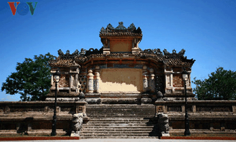 Trùng tu Bia Quốc học Huế: Hãy trả lại tên thật cho di tích