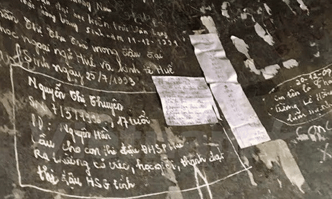 “Bôi bẩn" lên di tích không còn là điều mới lạ