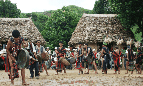 Lời cầu hôn mùa Xuân của người Jarai Mơ Thur giữa chốn đại ngàn