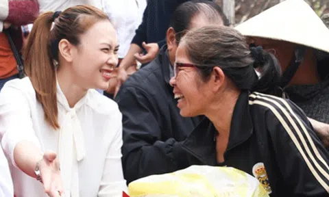 Mỹ Tâm về quê làm từ thiện trong những ngày giáp Tết