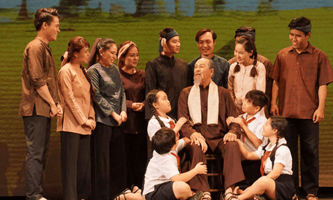 Vở “Dấu xưa” - Bài học quý từ sự bình dị của Bác