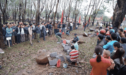 Nô nức trẩy hội… chẻ đá ở Quảng Trị