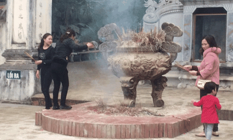Hình ảnh chưa đẹp ở đền Cuông những ngày đầu năm mới