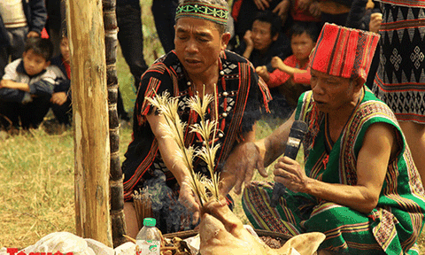 Độc đáo nghi lễ cúng thần linh đầu năm mới của người Tà ôi