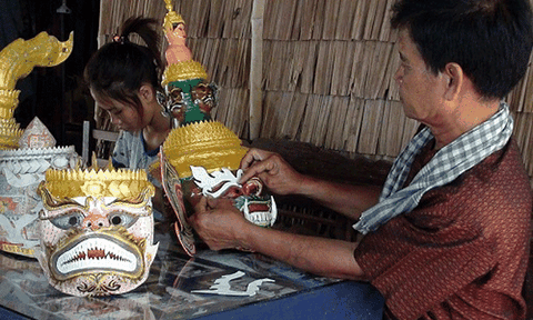 Độc đáo nghề chế tác mão, mặt nạ của đồng bào Khmer Nam bộ 