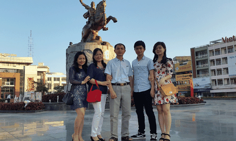 Đôi vợ chồng gian nan đắp xây nên hạnh phúc