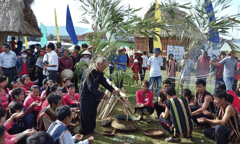 Nét độc đáo trong văn hóa Tết của người Hrê ở Bình Định