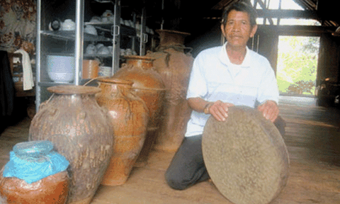 Người đàn ông giữ báu vật của làng