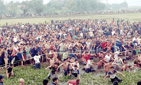 “Vỡ trận” lễ hội cướp phết ở Hiền Quan 