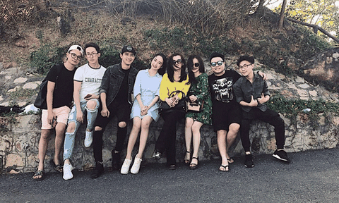 Võ Cảnh thân thiết đi chơi cùng gia đình Angela Phương Trinh