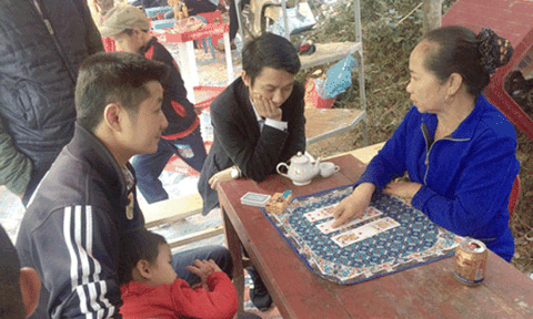 Nạn ăn xin, cờ bạc trá hình bủa vây đền Phủ Na