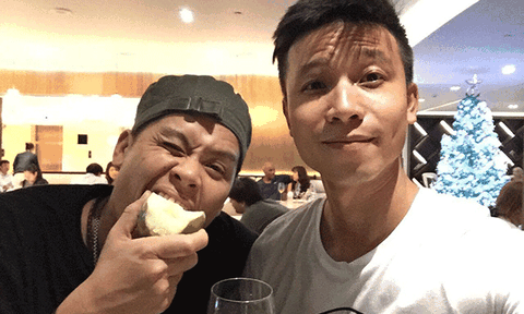 John Huy Trần cầu hôn bạn trai yêu gần 10 năm