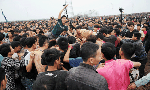 Biến tướng lễ hội: Tín ngưỡng hay cuồng tín?