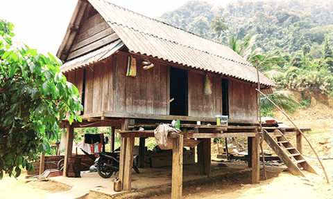 Nhà sàn của người Vân Kiều: Riêng biệt và độc đáo