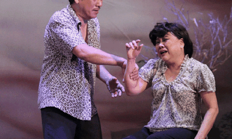 Làm sân khấu “tử tế” như đi trên dây