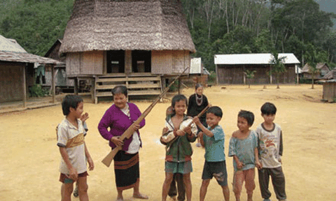 Bí ẩn ngải yêu và mỹ tục đi sim của người Cơ Tu