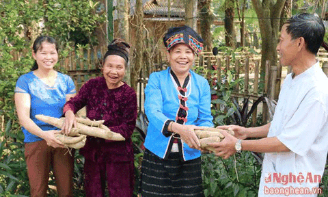 Nơi thầy thuốc được nhận quà bằng khoai, sắn