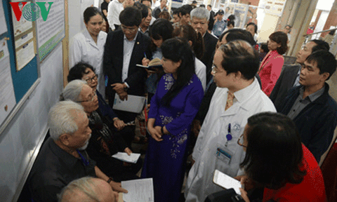 Bệnh viện Xanh-Pôn sẽ đặt lịch khám bệnh qua điện thoại di động