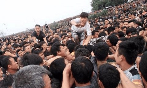 Một, hai năm không xóa được tranh cướp tại lễ hội