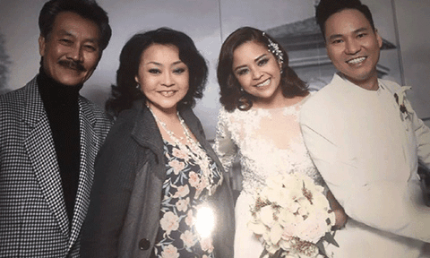 Ca sĩ Hương Lan bỏ dự cưới vì Việt Hương diễn hài thô tục