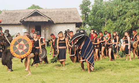 Đặc sắc lễ Cầu an của người Ba Na 