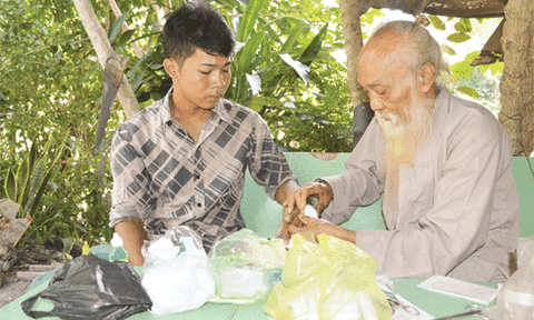 Những thầy thuốc rắn vùng Bảy Núi