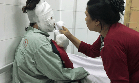 Nổ bóng bay trong lễ mừng thọ, nhiều người bị thương 