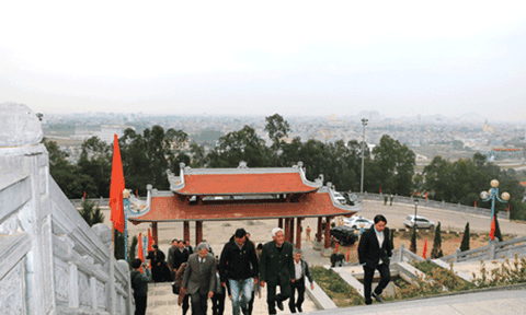 Nhộn nhịp hoạt động về nguồn đầu xuân