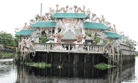 Bí ẩn ngôi miếu cổ có hàng trăm con rồng phù hộ các thương gia 