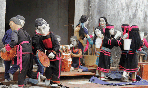  Lão nông Việt "hô biến" phế liệu thành những con rối biết chơi nhạc