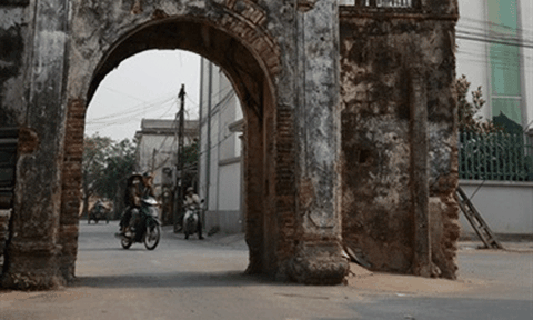 Làng ba bước chân gặp một 'rừng người' nổi tiếng... 