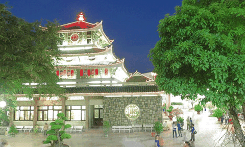 Miếu Bà Chúa Xứ về đêm