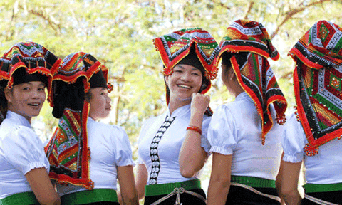 Nghệ thuật trang trí khăn “Piêu” của người Thái ở Điện Biên