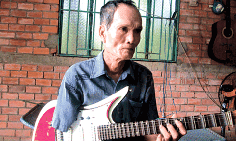 Gặp người nghệ sỹ biệt tài đờn một tay