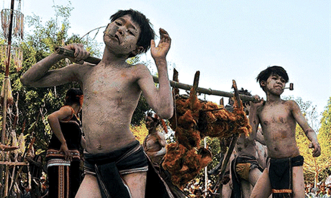 Nghệ thuật sử dụng ngôn từ trong nghi lễ cộng đồng của người Xơ Teng 