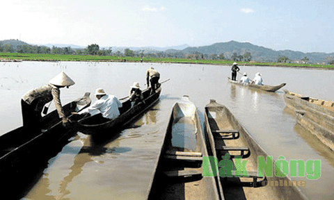 Thuyền độc mộc trong đời sống của đồng bào M’nông, Ê đê