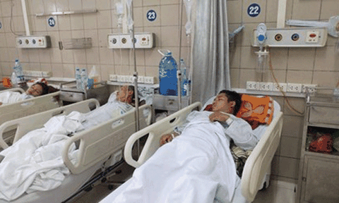 Giấu gia đình lén uống rượu, thêm một người tử vong vì ngộ độc methanol