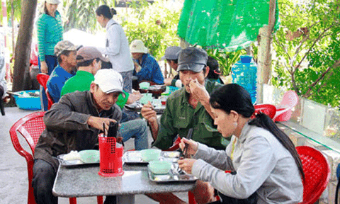 Có thật quán cơm 1.000 đồng ở Đà Nẵng 