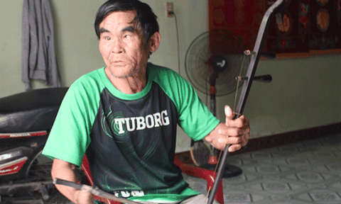 Lão ngư cụt tay đi biển và những bản tình ca trên sóng vỗ 